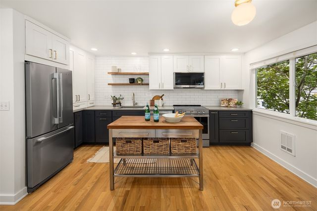 3300 B Government Way, Seattle, WA 98199