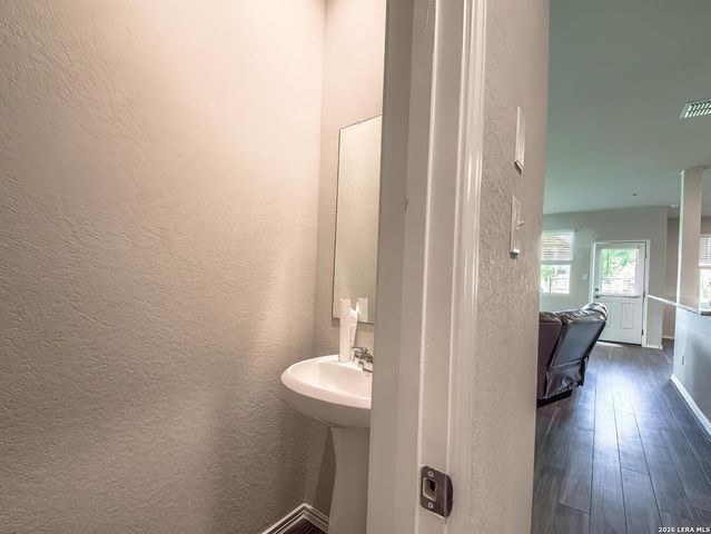 5011 Sandstone Way, San Antonio, TX 78222