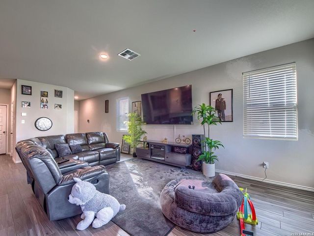 5011 Sandstone Way, San Antonio, TX 78222