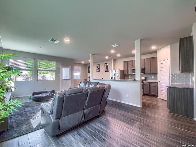 5011 Sandstone Way, San Antonio, TX 78222