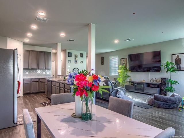 5011 Sandstone Way, San Antonio, TX 78222