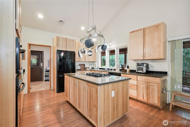 1975 Coal Creek Road, Longview, WA 98632