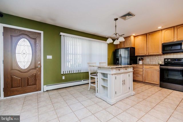 72 THORNRIDGE DR, Levittown, PA 19054