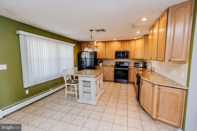 72 THORNRIDGE DR, Levittown, PA 19054