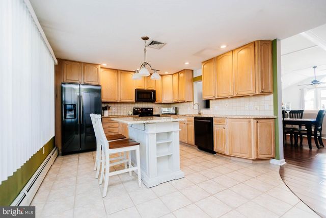 72 THORNRIDGE DR, Levittown, PA 19054