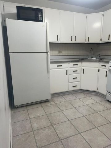 400 E RANDOLPH Street 921, Chicago, IL 60601