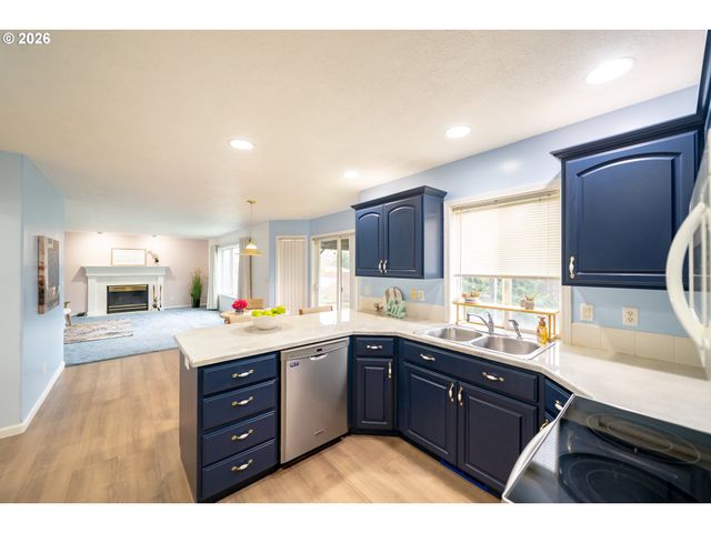 312 Sw CASCADE MEADOW Dr, Sublimity, OR 97385