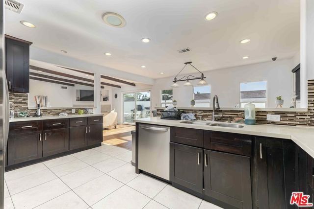 5515 Longridge Avenue, Sherman Oaks, CA 91401