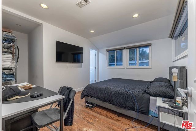 5515 Longridge Avenue, Sherman Oaks, CA 91401