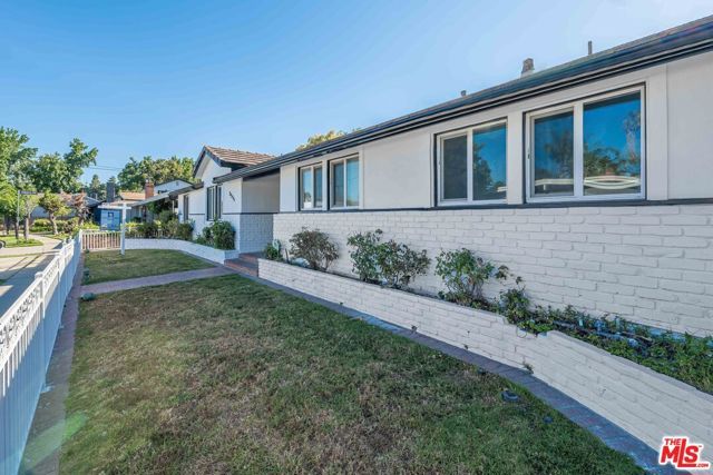 5515 Longridge Avenue, Sherman Oaks, CA 91401