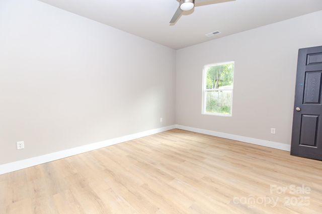 2350 14th Street Court NE, Hickory, NC 28601