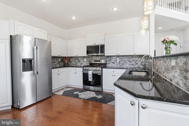 21 N DANBURY CIR, Coatesville, PA 19320