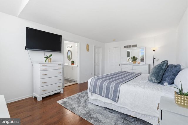 21 N DANBURY CIR, Coatesville, PA 19320