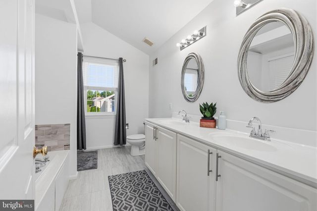 21 N DANBURY CIR, Coatesville, PA 19320