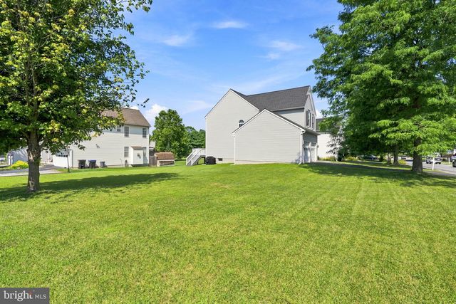 21 N DANBURY CIR, Coatesville, PA 19320