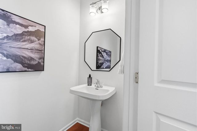 21 N DANBURY CIR, Coatesville, PA 19320