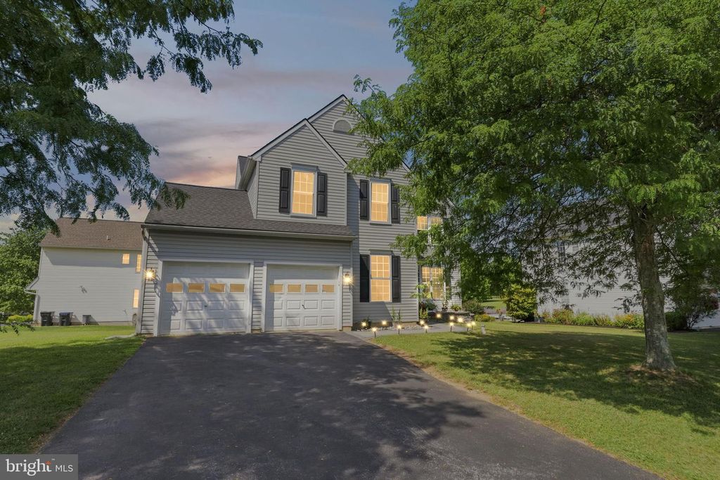 21 N DANBURY CIR, Coatesville, PA 19320