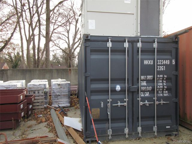 21751 W Nine Mile, Southfield, MI 48075