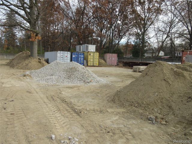 21751 W Nine Mile, Southfield, MI 48075