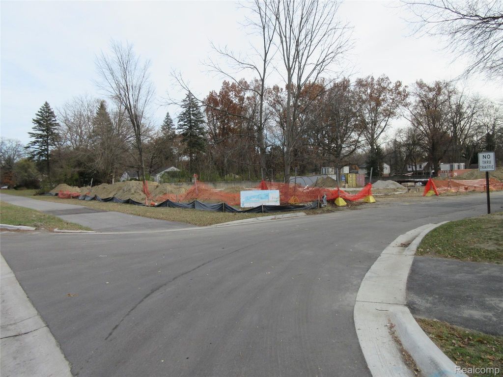 21751 W Nine Mile, Southfield, MI 48075