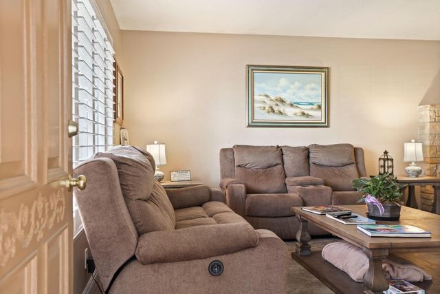 18 Benson Dr, Lodi, CA 95242