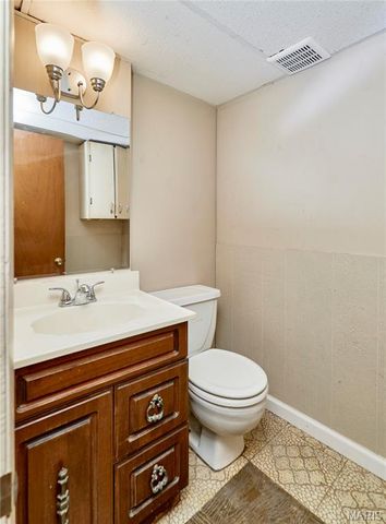 1900 Violet Drive, Florissant, MO 63031
