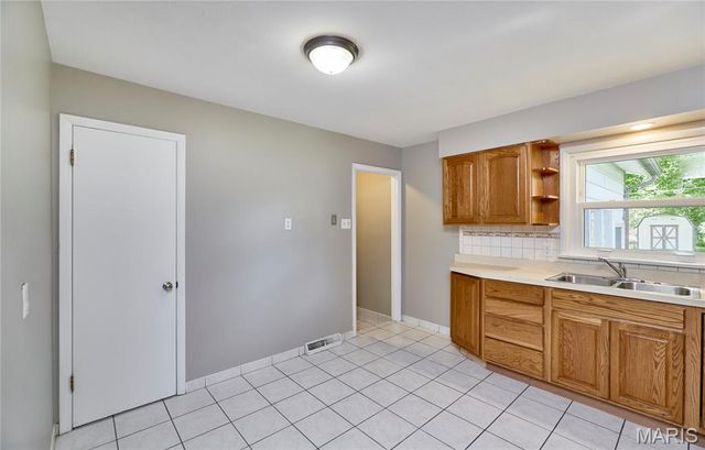 1900 Violet Drive, Florissant, MO 63031