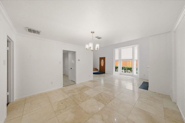 2219 Nantucket Drive, Houston, TX 77057