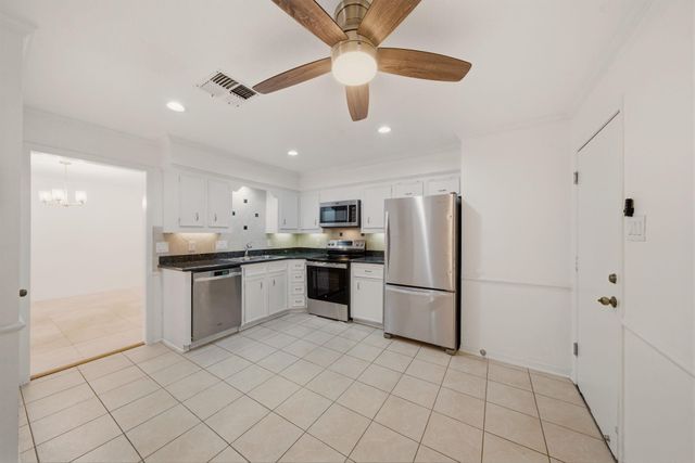 2219 Nantucket Drive, Houston, TX 77057