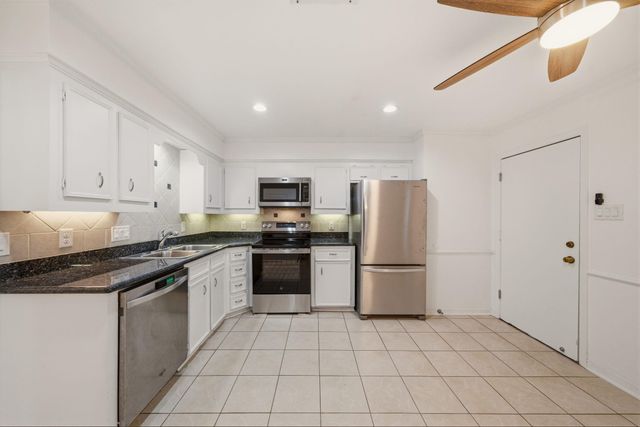 2219 Nantucket Drive, Houston, TX 77057