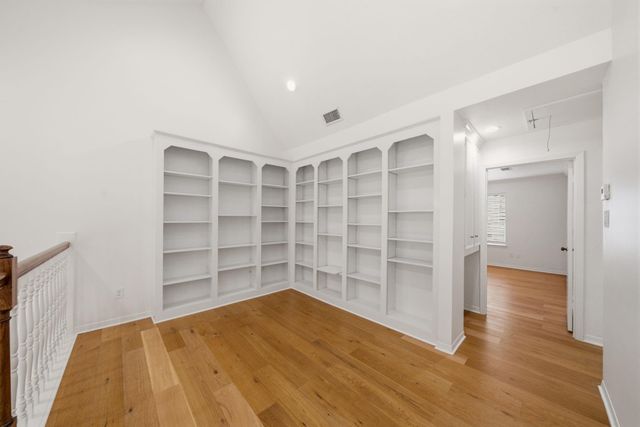 2219 Nantucket Drive, Houston, TX 77057