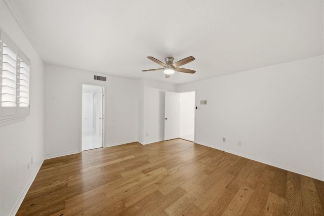 2219 Nantucket Drive, Houston, TX 77057