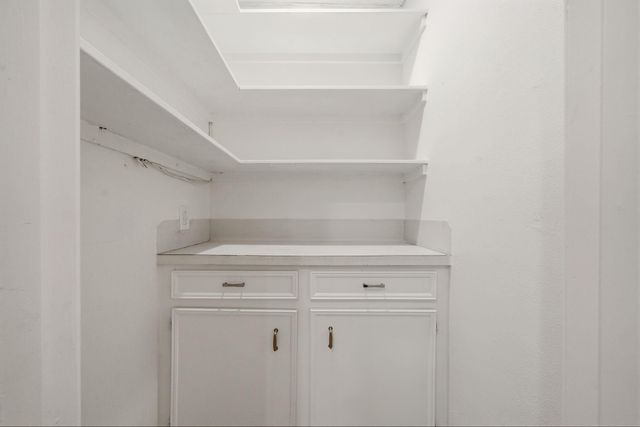 2219 Nantucket Drive, Houston, TX 77057