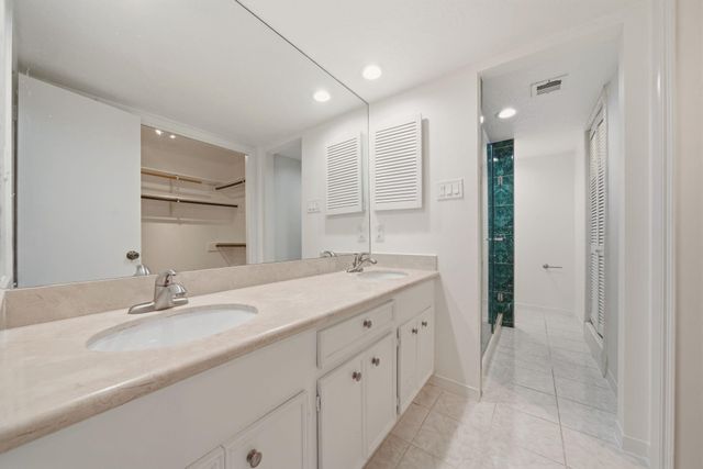 2219 Nantucket Drive, Houston, TX 77057