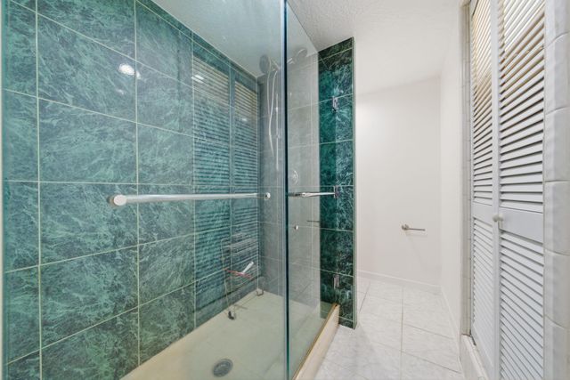 2219 Nantucket Drive, Houston, TX 77057