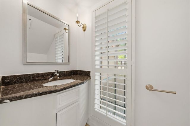 2219 Nantucket Drive, Houston, TX 77057