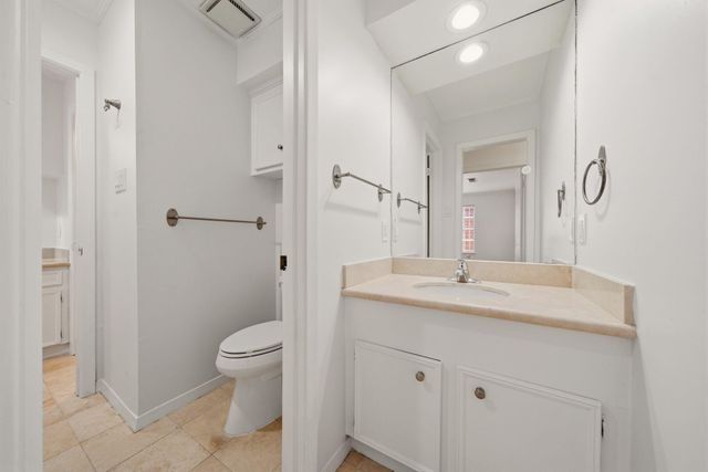 2219 Nantucket Drive, Houston, TX 77057