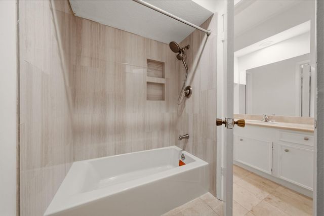 2219 Nantucket Drive, Houston, TX 77057