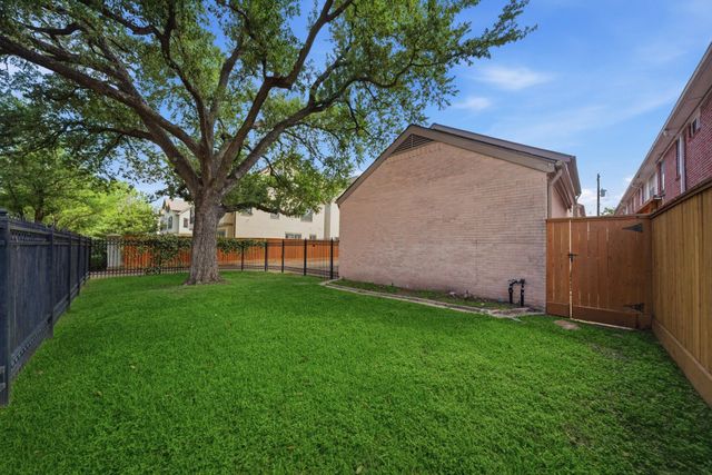 2219 Nantucket Drive, Houston, TX 77057