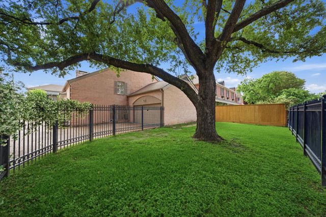 2219 Nantucket Drive, Houston, TX 77057