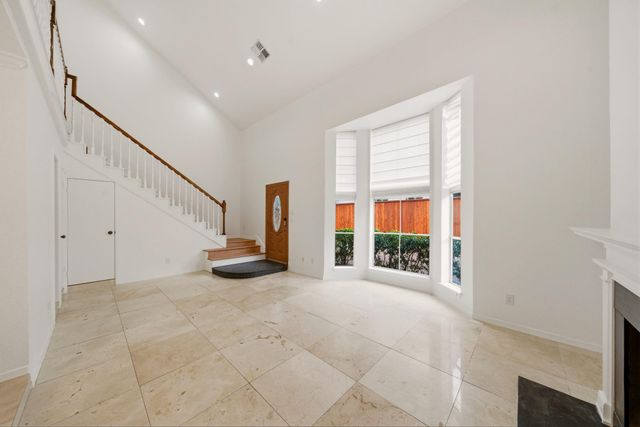 2219 Nantucket Drive, Houston, TX 77057