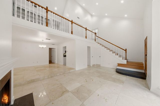 2219 Nantucket Drive, Houston, TX 77057