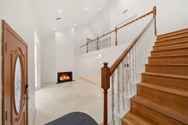 2219 Nantucket Drive, Houston, TX 77057