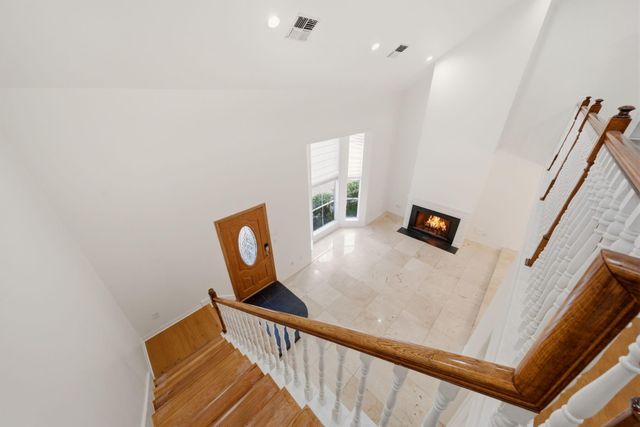 2219 Nantucket Drive, Houston, TX 77057