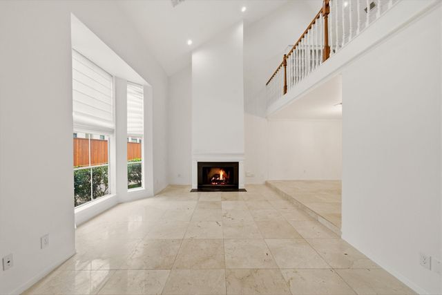 2219 Nantucket Drive, Houston, TX 77057