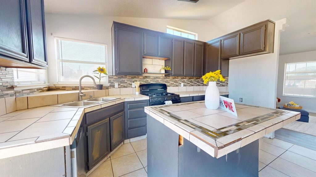 Image 10 of property listing at 101 Oak Court, Chowchilla, CA 93610