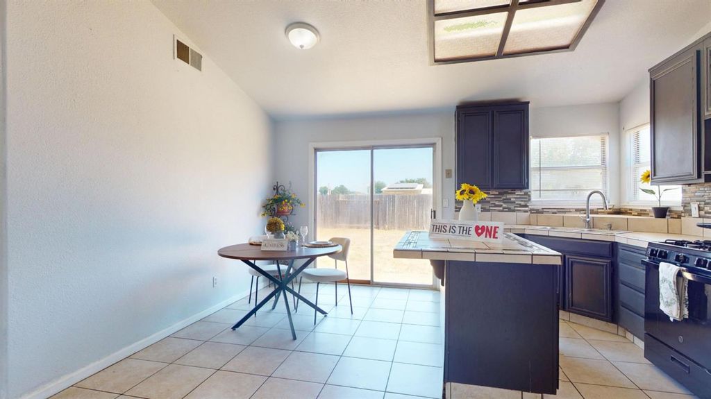 Image 11 of property listing at 101 Oak Court, Chowchilla, CA 93610