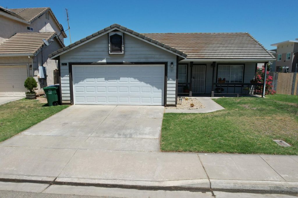 Image 2 of property listing at 101 Oak Court, Chowchilla, CA 93610