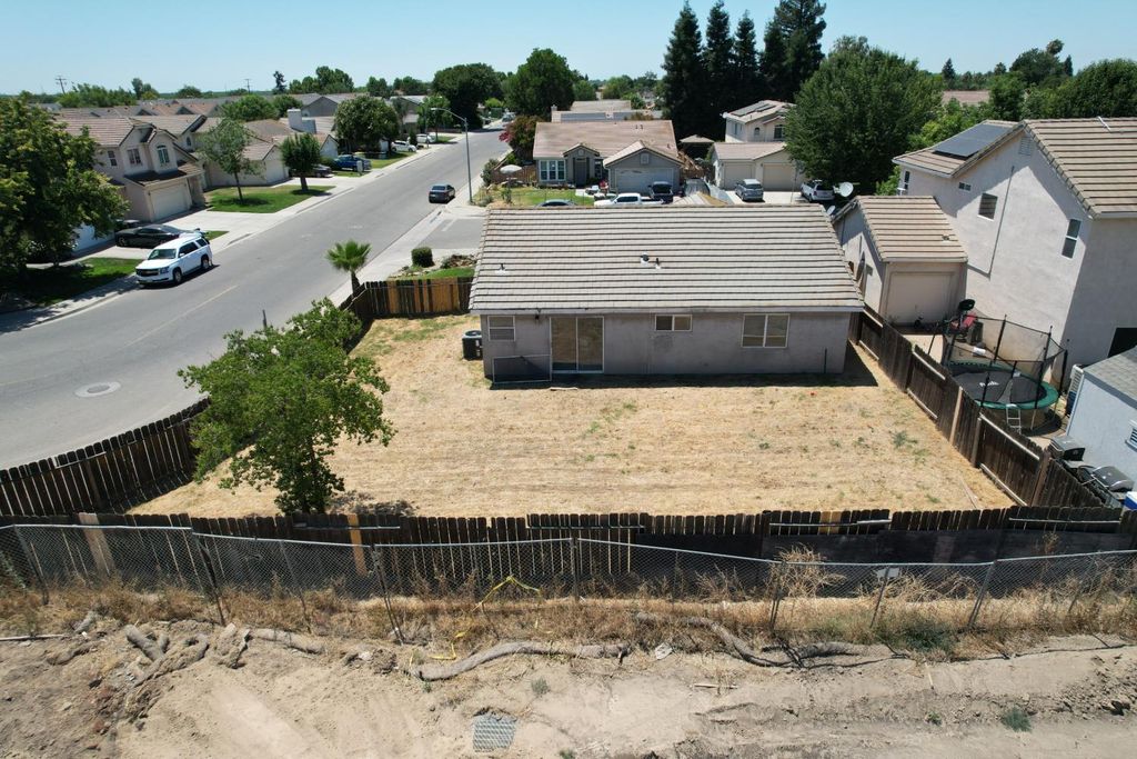 Image 21 of property listing at 101 Oak Court, Chowchilla, CA 93610