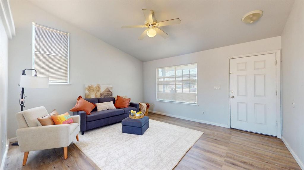 Image 4 of property listing at 101 Oak Court, Chowchilla, CA 93610